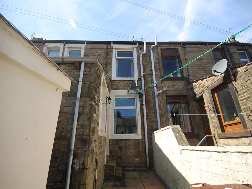 3 bedroom mid terrace house To Let in Barnoldswick - IMG_7002.jpg